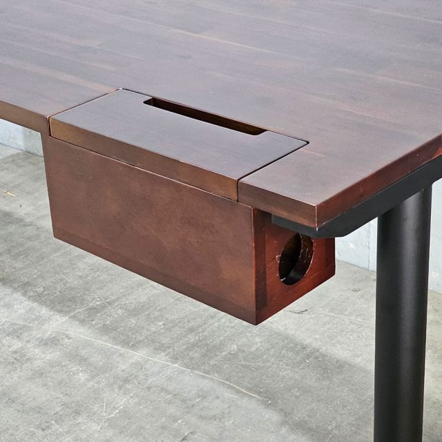 Bàn có hộp điện 180x70cm gỗ tràm chân sắt hệ TIO HBTO040 Bàn có hộp điện 180x70cm gỗ tràm chân sắt hệ TIO HBTO040