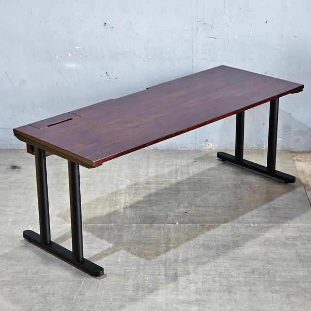 Bàn có hộp điện 180x70cm gỗ tràm chân sắt hệ TIO HBTO040 Bàn có hộp điện 180x70cm gỗ tràm chân sắt hệ TIO HBTO040