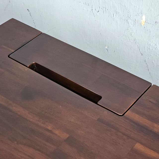 Bàn có hộp điện 180x70cm gỗ tràm chân sắt hệ TIO HBTO040 Bàn có hộp điện 180x70cm gỗ tràm chân sắt hệ TIO HBTO040