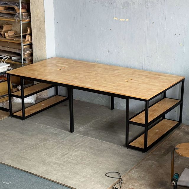 Bàn cụm 4 chỗ liền kệ 240x120cm gỗ cao su CBLV001 Bàn cụm 4 chỗ liền kệ 240x120cm gỗ cao su CBLV001