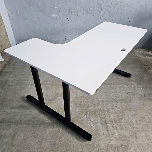 Bàn góc L 140x100cm gỗ tràm chân sắt hệ TIO HBTO039