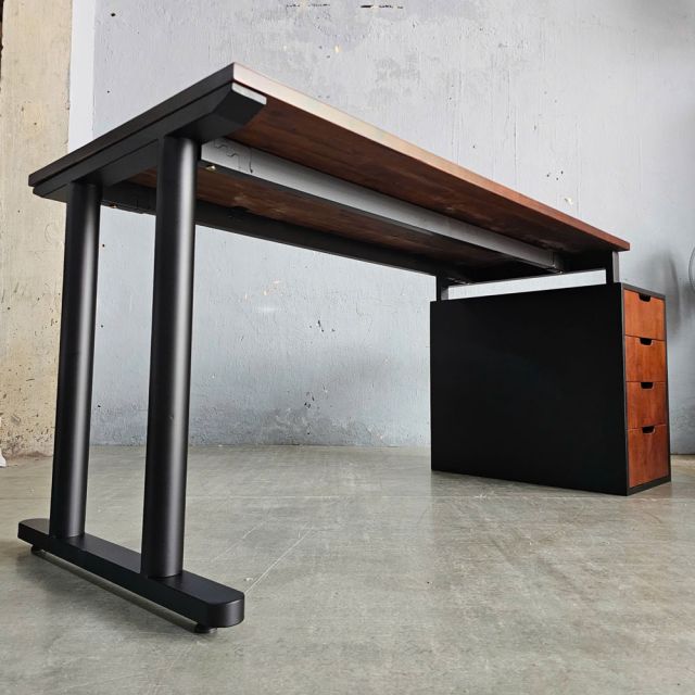 Bàn làm việc gác tủ 180x70cm gỗ tự nhiên hệ TIO HBTO038