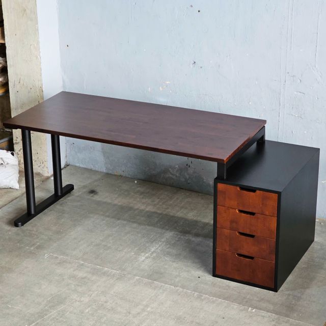 Bàn làm việc gác tủ 180x70cm gỗ tự nhiên hệ TIO HBTO038
