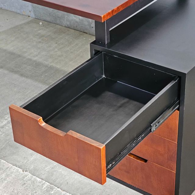 Bàn làm việc gác tủ 180x70cm gỗ tự nhiên hệ TIO HBTO038