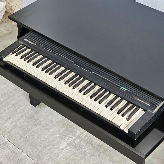 Bàn phòng thu StudioDesk 120x60cm gỗ cao su SD68031