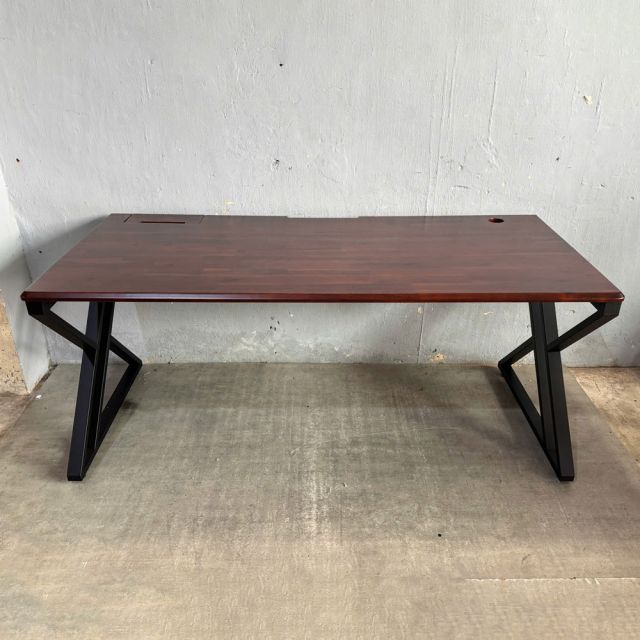 Bàn làm việc có hộp điện 180x80cm gỗ tràm GD68113
