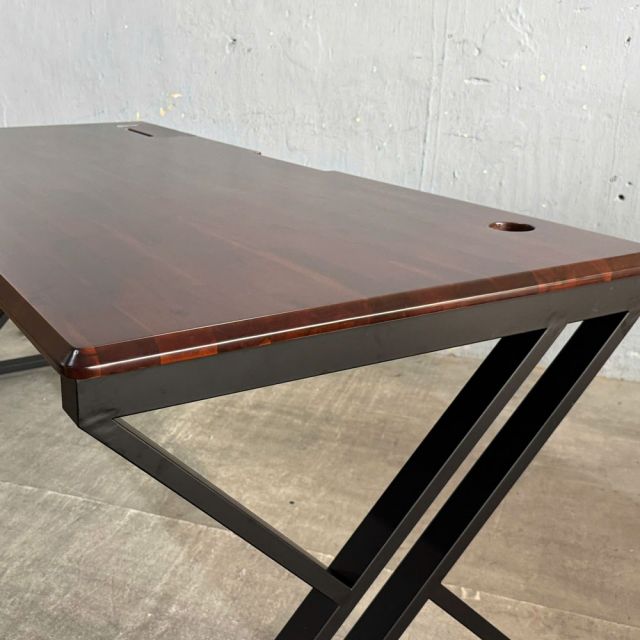 Bàn làm việc có hộp điện 180x80cm gỗ tràm GD68113
