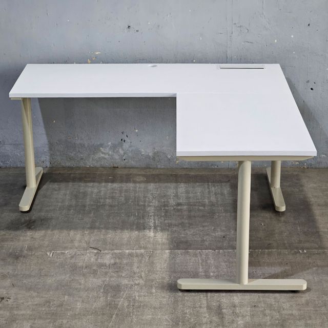 Bàn góc L có hộp điện 160x160cm gỗ tràm hệ TIO HBTO045