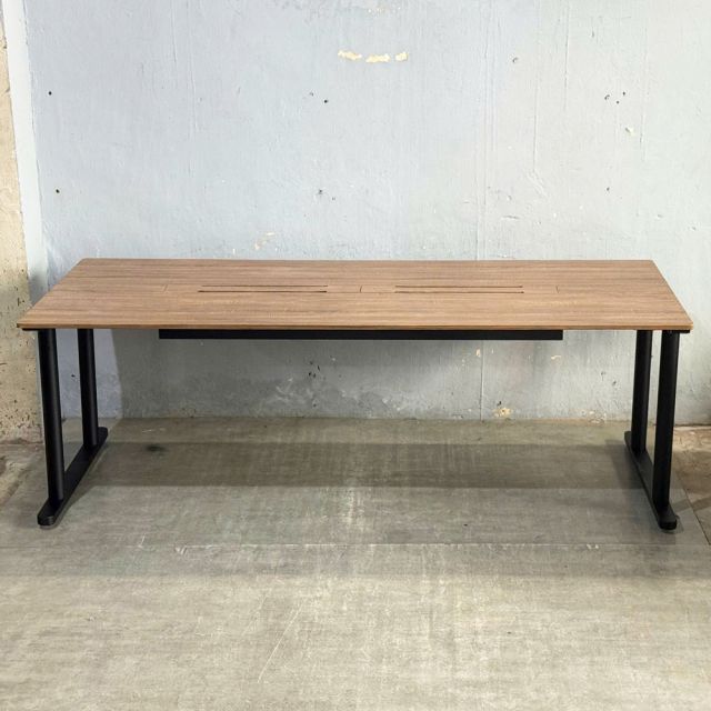 Bàn họp có hộp điện 220x90cm gỗ plywood hệ TIO HBTO044