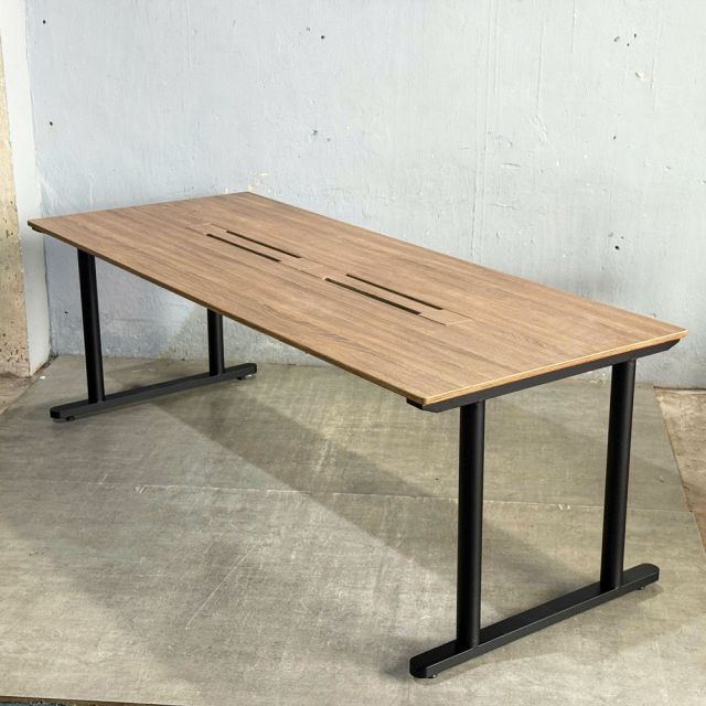 Bàn họp có hộp điện 220x90cm gỗ plywood hệ TIO HBTO044