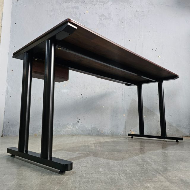 Bàn làm việc có hộp điện 160x70cm gỗ tràm hệ TIO HBTO043 Bàn làm việc có hộp điện 160x70cm gỗ tràm hệ TIO HBTO043