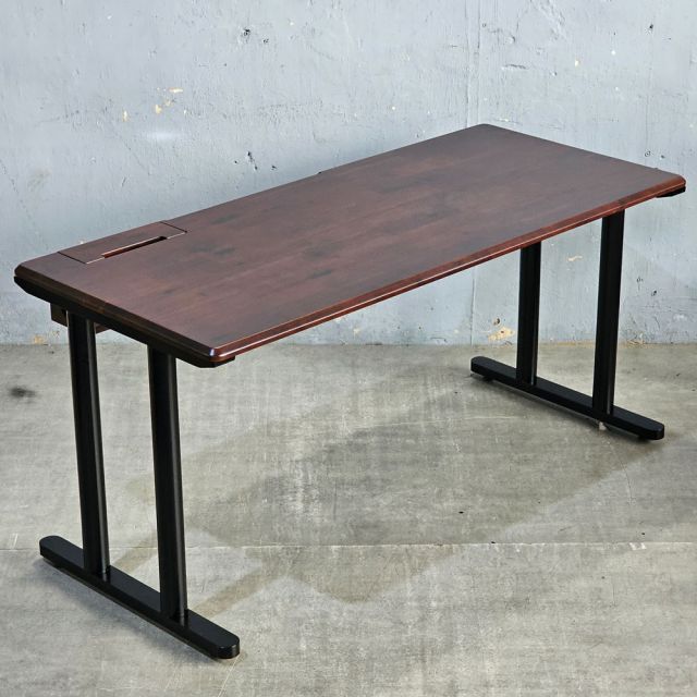 Bàn làm việc có hộp điện 160x70cm gỗ tràm hệ TIO HBTO043 Bàn làm việc có hộp điện 160x70cm gỗ tràm hệ TIO HBTO043