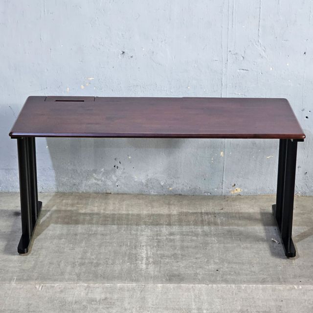 Bàn làm việc có hộp điện 160x70cm gỗ tràm hệ TIO HBTO043 Bàn làm việc có hộp điện 160x70cm gỗ tràm hệ TIO HBTO043