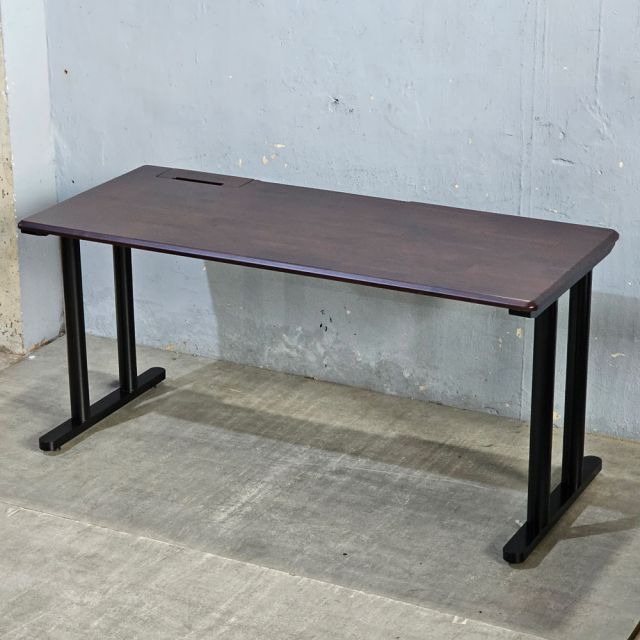 Bàn làm việc có hộp điện 160x70cm gỗ tràm hệ TIO HBTO043 Bàn làm việc có hộp điện 160x70cm gỗ tràm hệ TIO HBTO043
