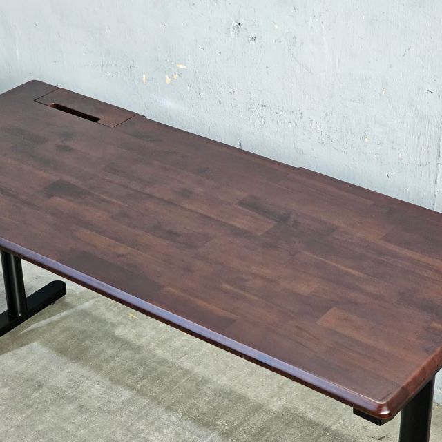 Bàn làm việc có hộp điện 160x70cm gỗ tràm hệ TIO HBTO043 Bàn làm việc có hộp điện 160x70cm gỗ tràm hệ TIO HBTO043