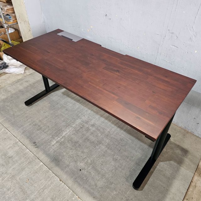 Bàn làm việc có hộc điện 160x70cm gỗ tràm hệ TIO HBTO041