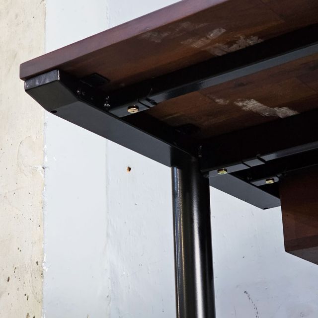 Bàn làm việc có hộc điện 160x70cm gỗ tràm hệ TIO HBTO041