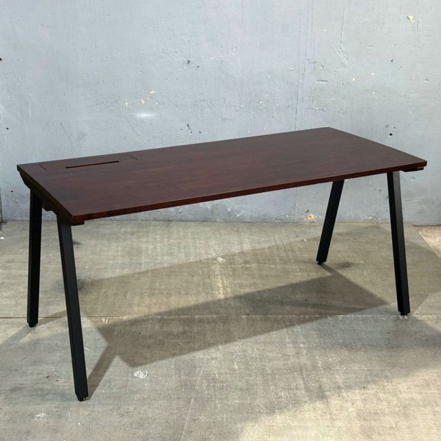 Bàn làm việc có hộp điện 160x70cm gỗ tràm hệ PLY HBPL029