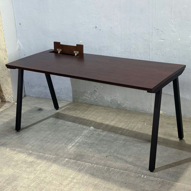 Bàn làm việc có hộp điện 160x70cm gỗ tràm hệ PLY HBPL029