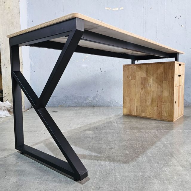 Bàn làm việc gác tủ 180x60cm plywood tủ gỗ cao su HBKC057 Bàn làm việc gác tủ 180x60cm plywood tủ gỗ cao su HBKC057