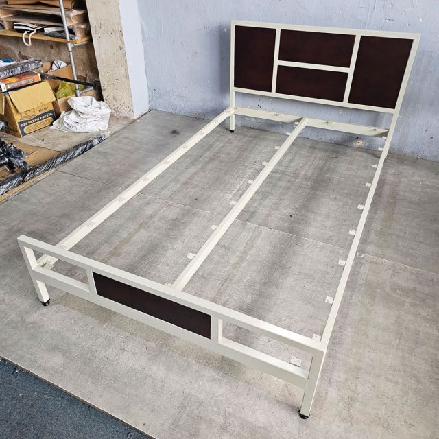 Giường ngủ lắp ráp 120x200x45cm gỗ cao su GN68054