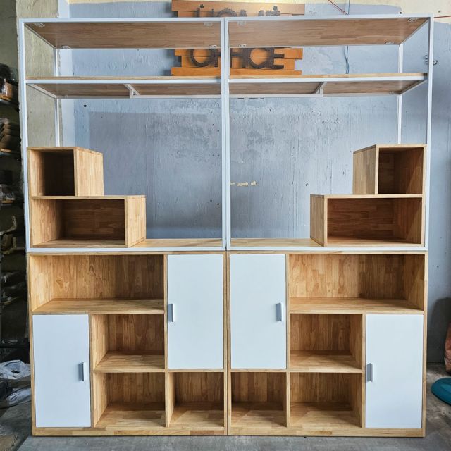 Hệ kệ trưng bày quần áo thời trang 230x45x240cm gỗ cao su GQA68042