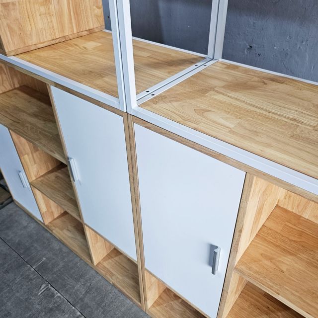 Hệ kệ trưng bày quần áo thời trang 230x45x240cm gỗ cao su GQA68042