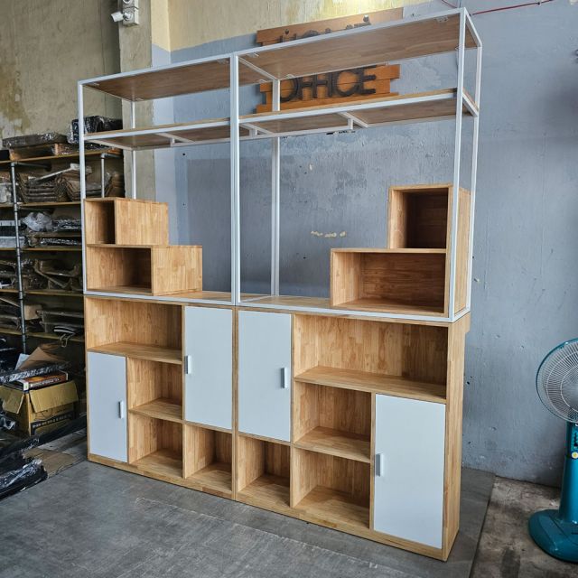 Hệ kệ trưng bày quần áo thời trang 230x45x240cm gỗ cao su GQA68042