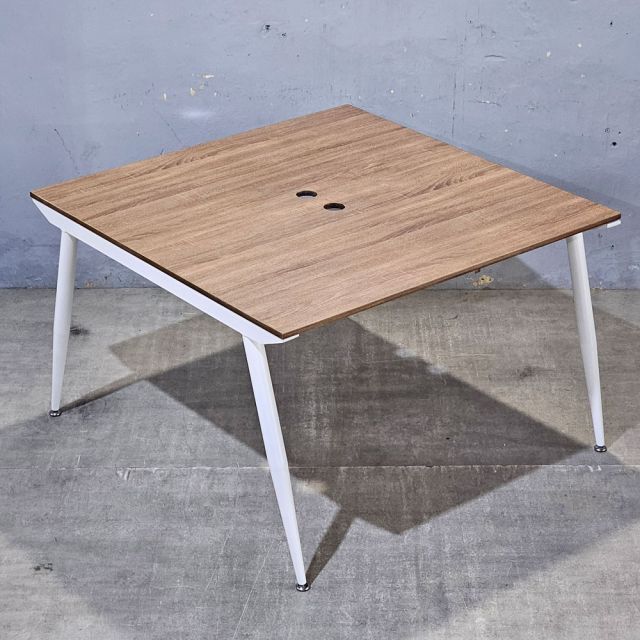 Bàn cụm 2 người 120x120cm gỗ Plywood chân sắt hệ CONE HBCO026 Bàn cụm 2 người 120x120cm gỗ Plywood chân sắt hệ CONE HBCO026