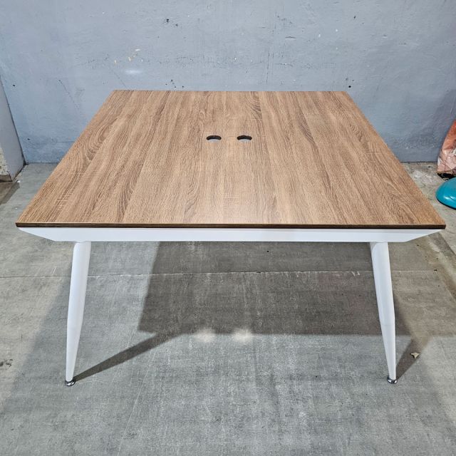 Bàn cụm 2 người 120x120cm gỗ Plywood chân sắt hệ CONE HBCO026 Bàn cụm 2 người 120x120cm gỗ Plywood chân sắt hệ CONE HBCO026
