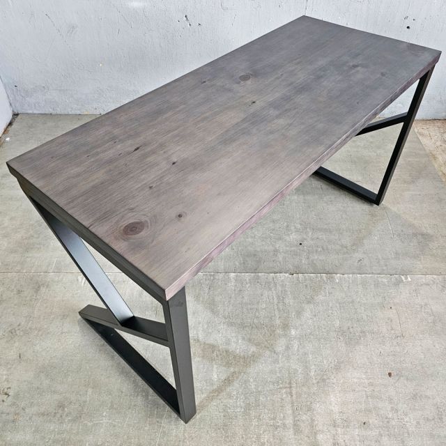 Bàn làm việc 140x70cm gỗ thông chân hệ KConcept HBKC058