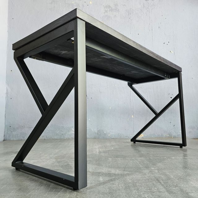 Bàn làm việc 140x70cm gỗ thông chân hệ KConcept HBKC058