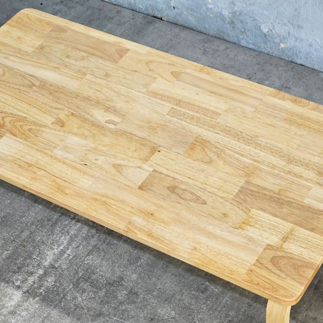 Bàn mầm non chữ nhật 100x50x28cm gỗ cao su KGD046