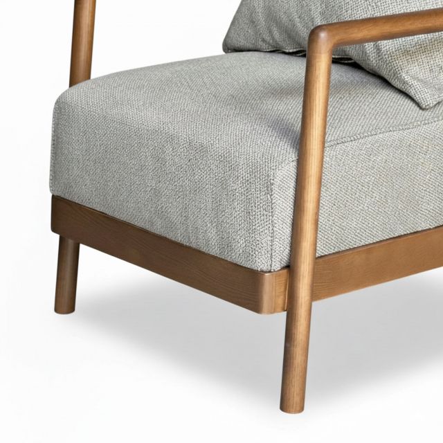 Ghế sofa đơn Alison bọc vải gỗ tần bì GSD68105