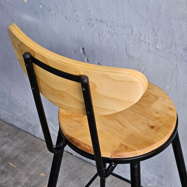 Ghế bar tựa lưng gỗ chân sắt sơn tĩnh điện GBAK002 Ghế bar tựa lưng gỗ chân sắt sơn tĩnh điện GBAK002