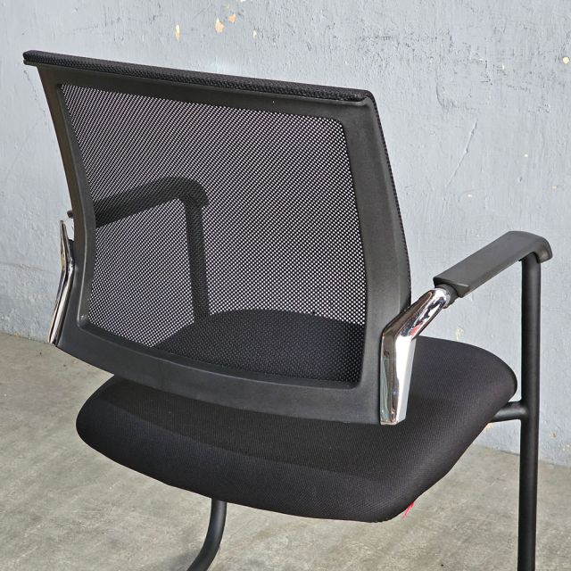 Ghế Nệm Chân Quỳ cho Phòng Họp - HOM1053