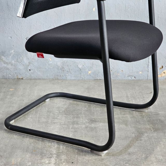 Ghế Nệm Chân Quỳ cho Phòng Họp - HOM1053