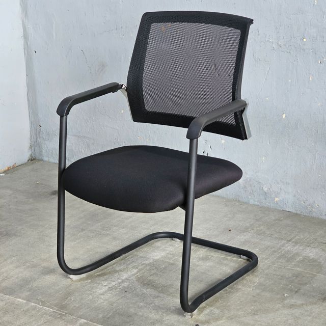 Ghế Nệm Chân Quỳ cho Phòng Họp - HOM1053