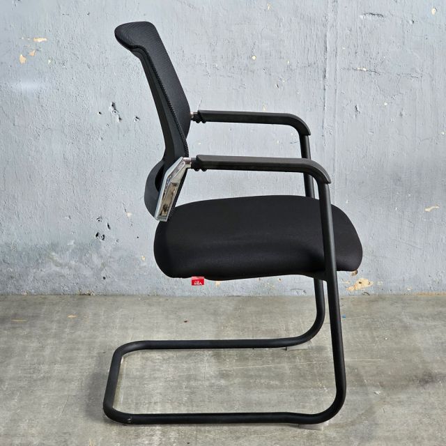 Ghế Nệm Chân Quỳ cho Phòng Họp - HOM1053