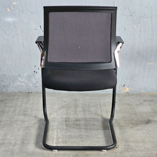 Ghế Nệm Chân Quỳ cho Phòng Họp - HOM1053