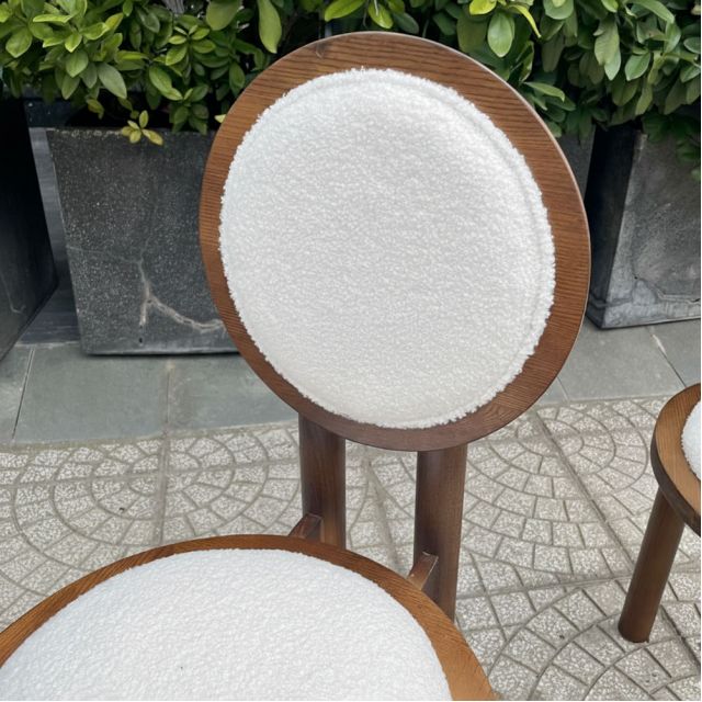Ghế Mochi bọc vải lông cừu gỗ tần bì GCF316