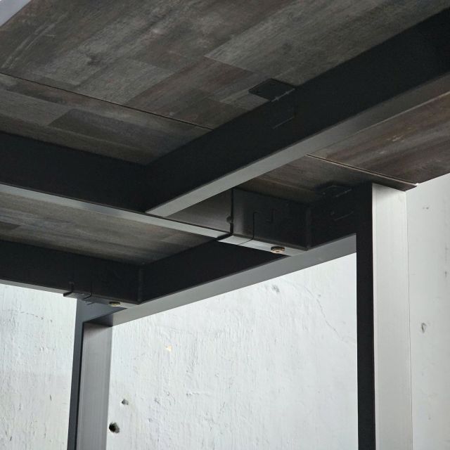 Bàn góc L có hộp điện 150x150cm gỗ tràm hệ Rectang HBRT120