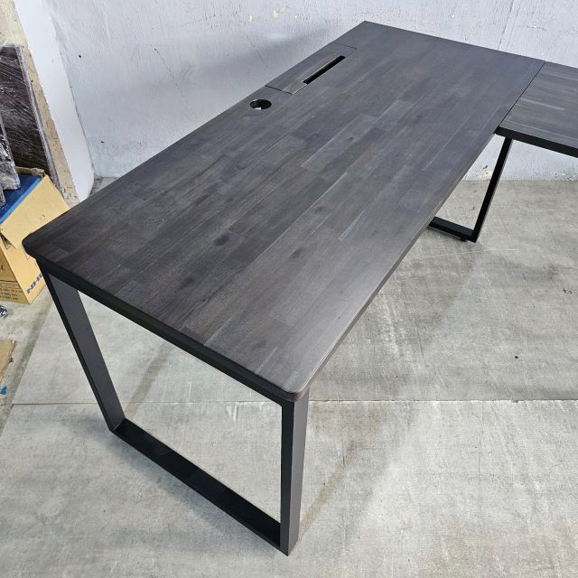 Bàn góc L có hộp điện 150x150cm gỗ tràm hệ Rectang HBRT120