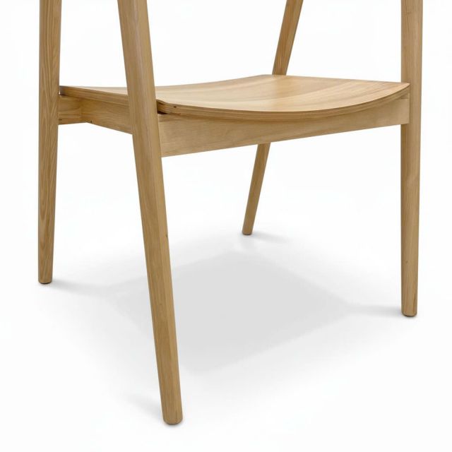 Ghế Neva tay tựa mặt ngồi plywood gỗ Ash GA68042