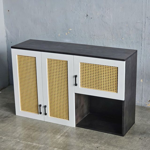 Tủ bếp trên 1m2 gỗ cao su cửa lưới TBT68006