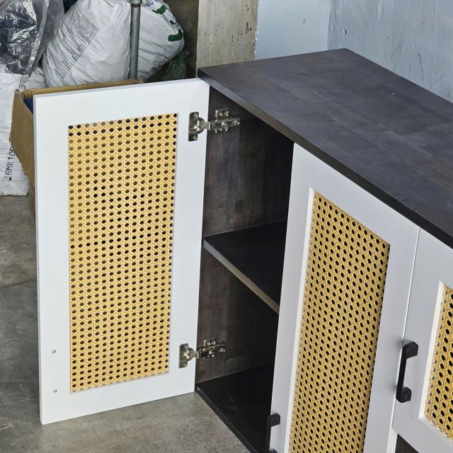 Tủ bếp trên 1m2 gỗ cao su cửa lưới TBT68006