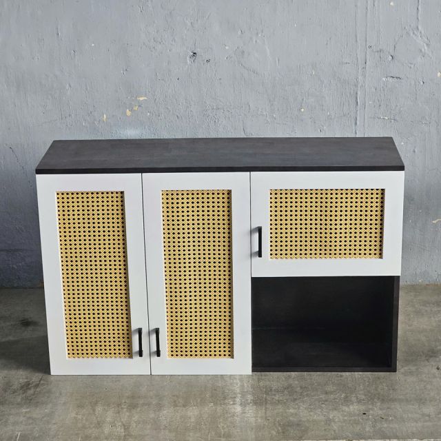 Tủ bếp trên 1m2 gỗ cao su cửa lưới TBT68006