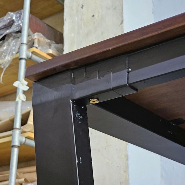 Bàn giám đốc 180x80cm gỗ cao su BGD68079