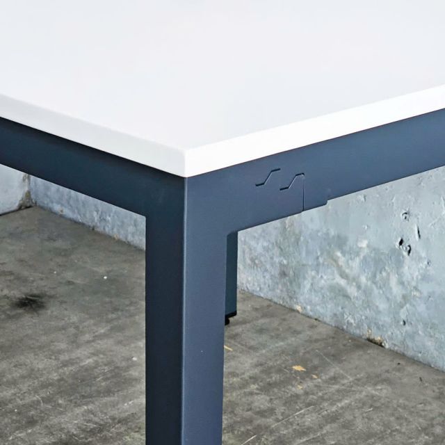 Bàn cụm 2 120x120cm hệ UConcept chân sắt lắp ráp HBUC013