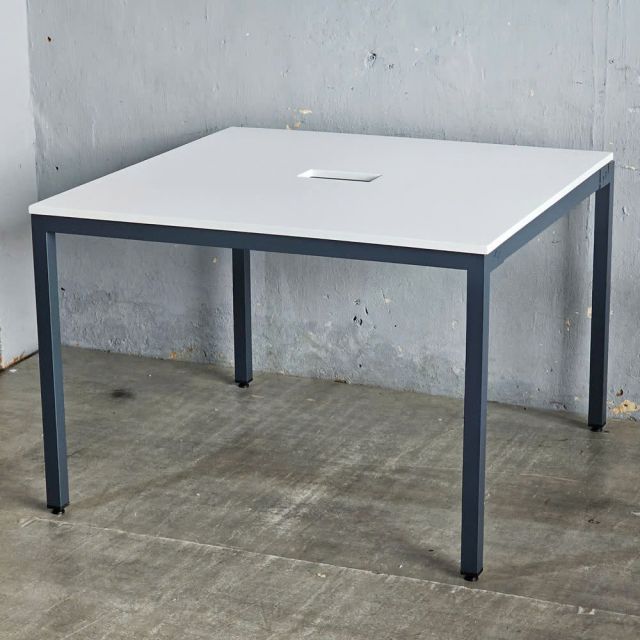 Bàn cụm 2 120x120cm hệ UConcept chân sắt lắp ráp HBUC013